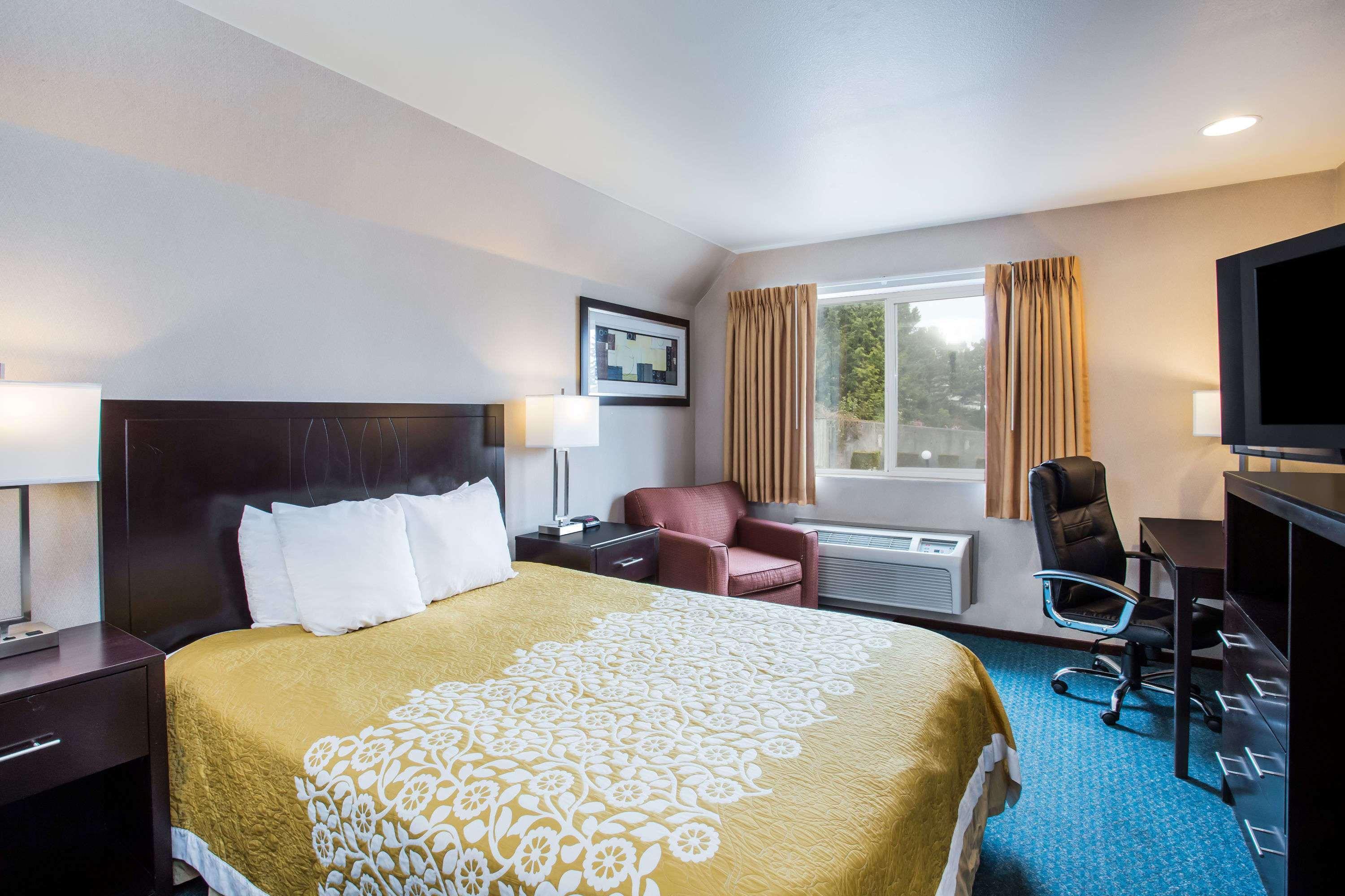 Days Inn By Wyndham Seattle Aurora Shoreline Extérieur photo