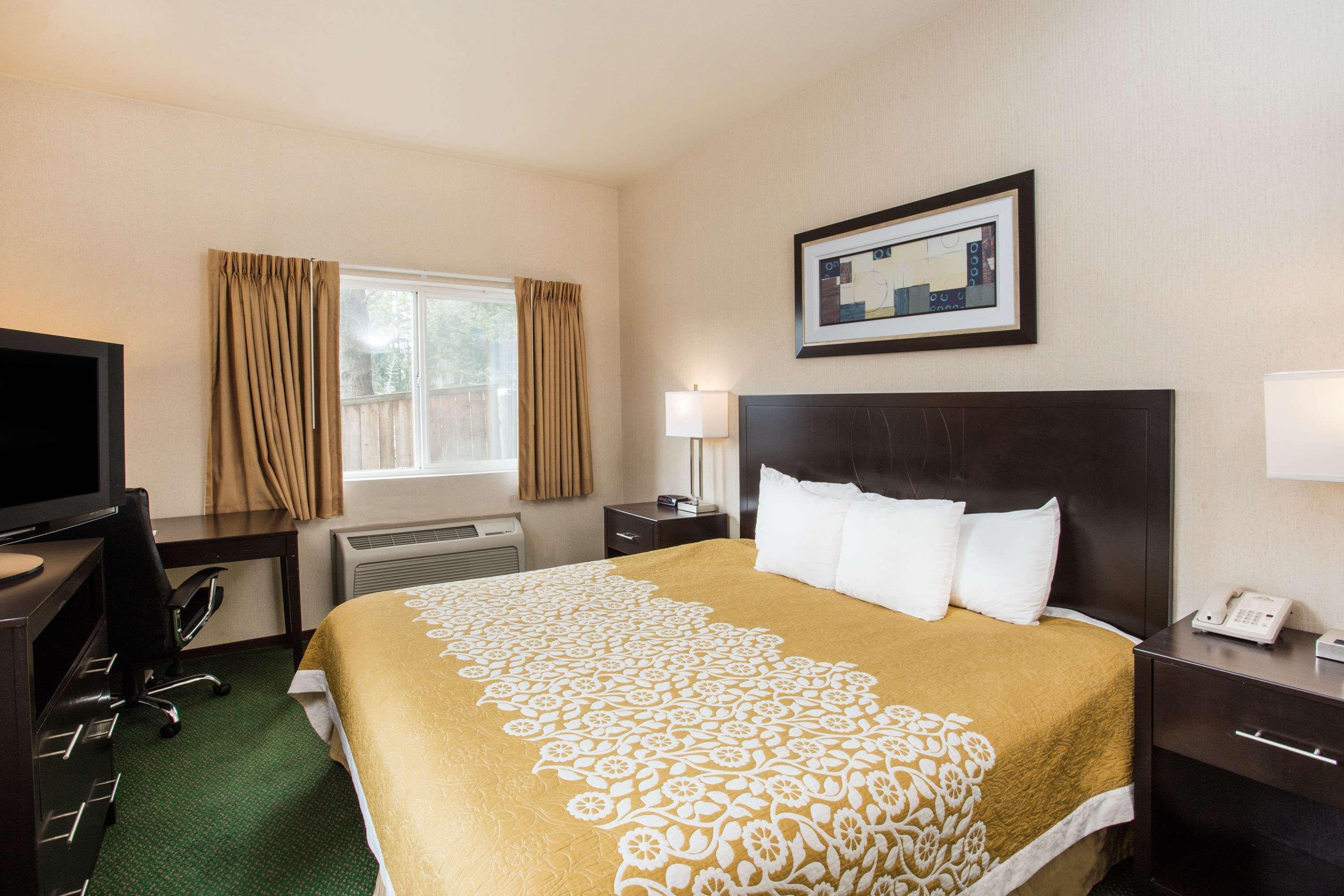 Days Inn By Wyndham Seattle Aurora Shoreline Extérieur photo